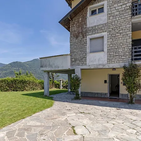 Casa Lario * Schignano (Como)